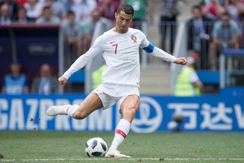 C罗▲活出自我！俄罗斯模特莉莉娅，面对c罗追求很高冷，为拒绝约会撒谎