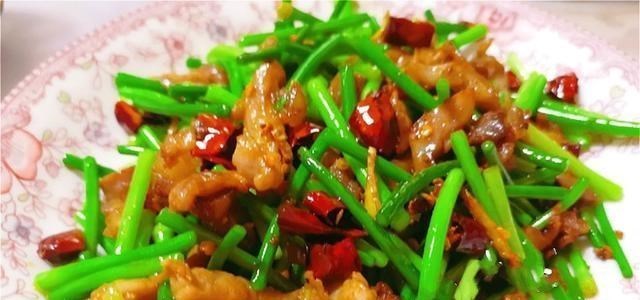 『辣椒』上桌就抢光的8道家常菜,家人隔三差五点名要吃