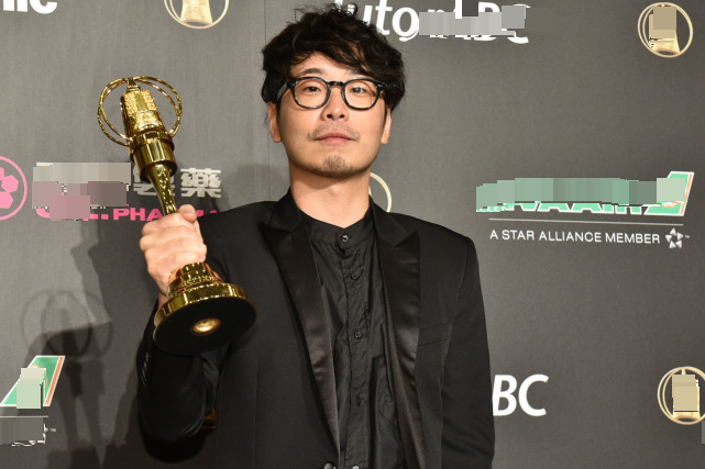 陈意涵|陈意涵带老公儿子逛公园，素面朝天明星光环全消失，1岁半儿子已学会走路