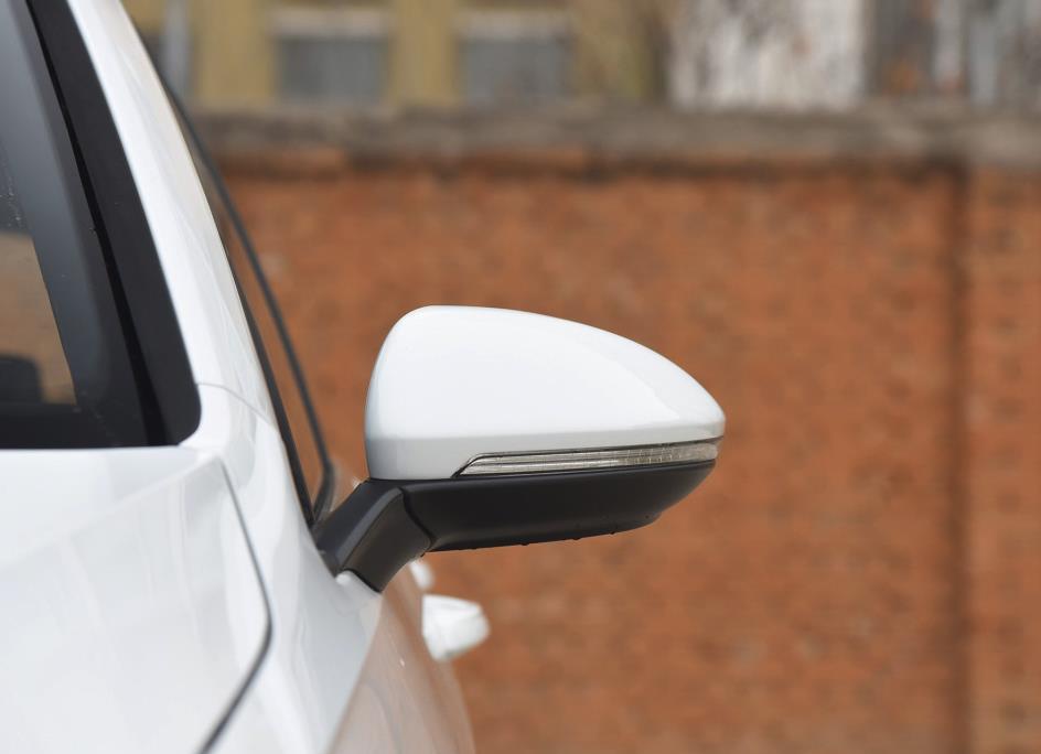 大众汽车■落地14万购入大众高尔夫，驾驶2个月后，车主坦率地谈了用车心得