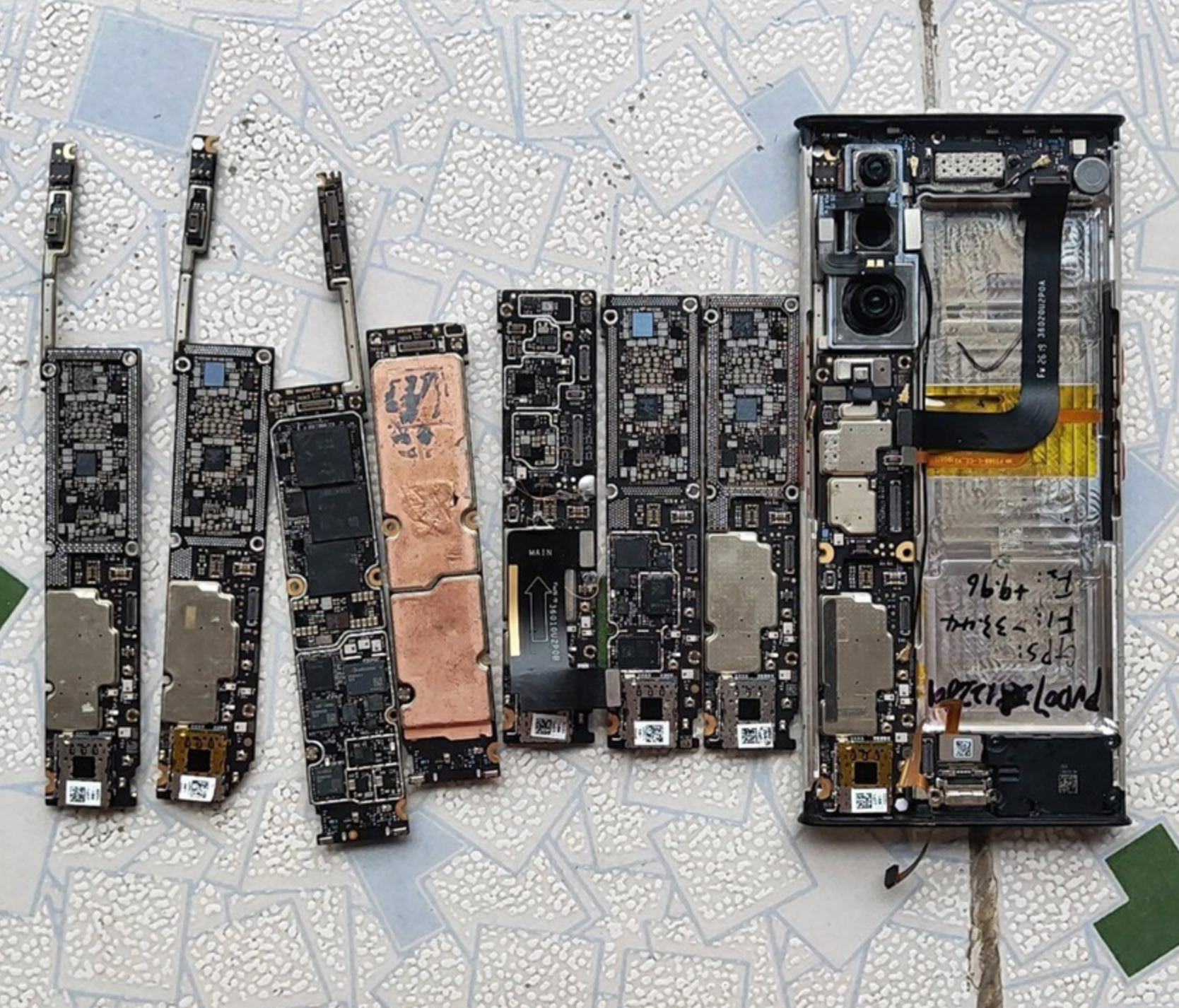 小米科技■小米MIX Alpha拆解图，看完就懂为什么卖两万元