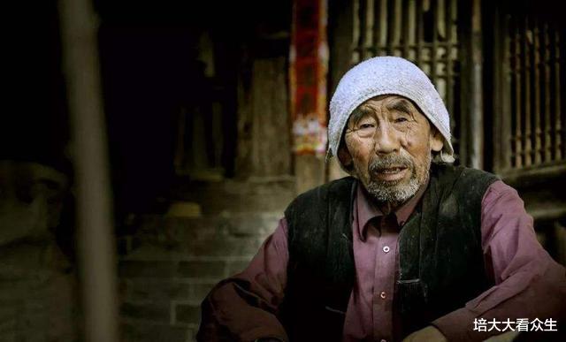 培大大看众生|儿女热情劝导父亲找老伴，结果老父后悔不已：你们算盘打得太精了