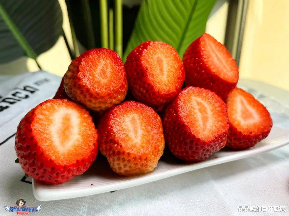 暴暴蓝的百味厨房 全民核酸后，最想吃一盒香甜可人的丹东红颜九九草莓！