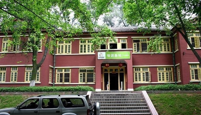 高校|高校观察:声名赫赫的四所军医大学发展现状如何?喜忧掺半!