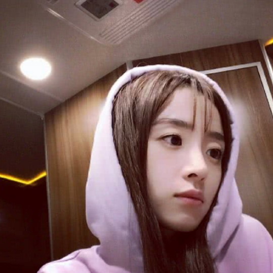 刘海|有一种“整容”叫戚百草剪掉刘海，本以为会翻车，没想到令人痴迷