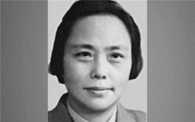 |她是“最美上将夫人”,长征路上草地生孩子,如今104岁依然健在