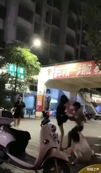 容县之声|广西一帮年轻人上演“江湖争斗”？闹市区动手为何？
