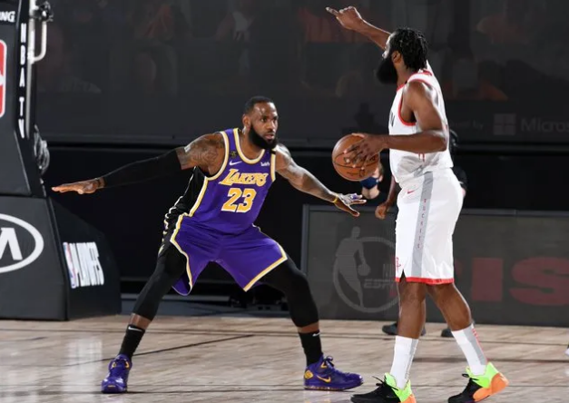 豪斯|突发！火箭豪巨星违规操作！联盟介入调查！禁赛2场，湖人要收大礼