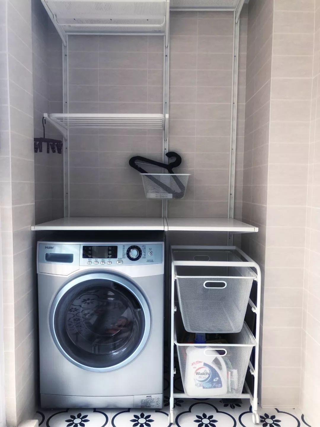 阳台位置小，洗手盆装不了，放洗衣机有余！怎么利用？