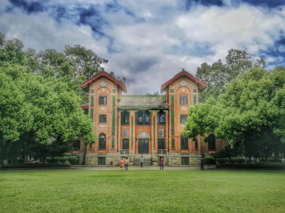 【厦门大学】聊聊心中国内最美的十所大学