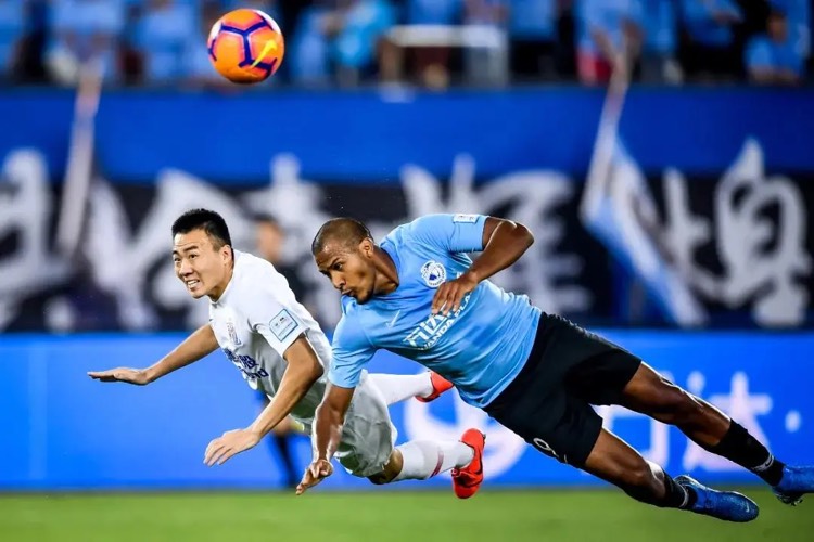 「上海申花」申花离队第6人,官宣冠军中后卫加盟中甲,明年回归可接班冯潇霆