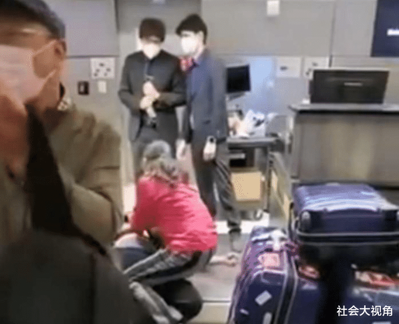 加拿大|丢人丢到国外了！为获加拿大国籍去国外产子，如今回不了国下跪撒泼