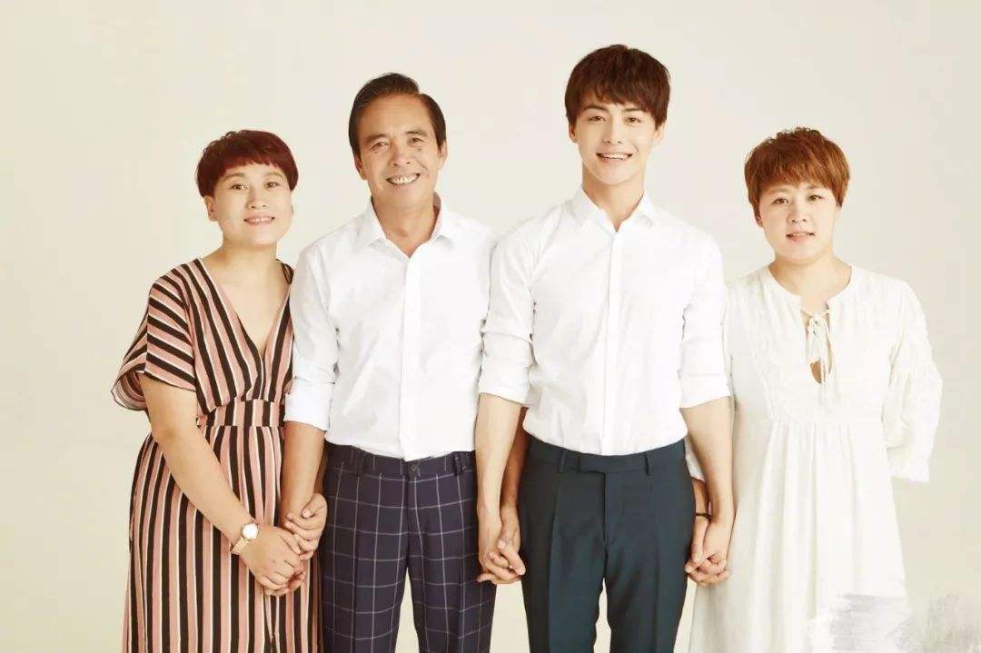 马天宇|母亲自杀父亲消失,她把弟弟培养成当红小生,弟弟给她买房伺候坐月子