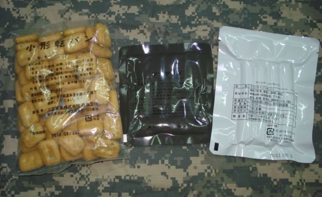 「军人」世界一流军队全吃肉，二流军队啃饼干，中国军队是什么样的？