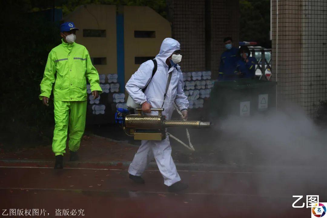 宁夏@一天消杀三所学校，合肥蓝天救援队11人消杀队紧张忙碌，迎接开学