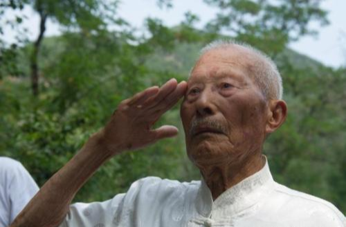 [机枪]战场上可以用战友的尸体挡子弹吗？97岁抗日老兵告诉你