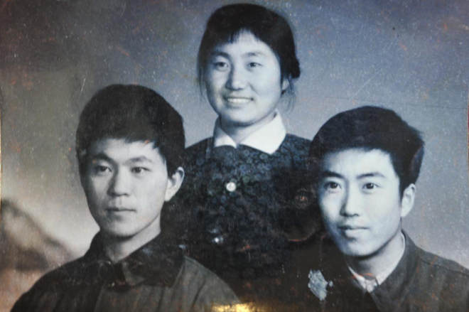 颜夕趣史|62岁大爷男扮女装30多年，坐拥百万却妻离子散，现状如何？