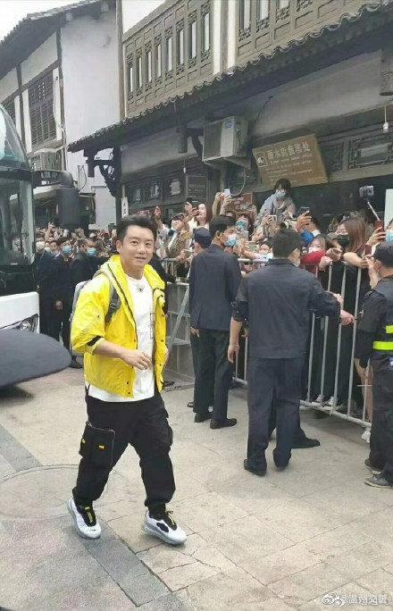 「奔跑吧兄弟」警方点名怒批《奔跑吧》!表里不一的做法让人恶心!