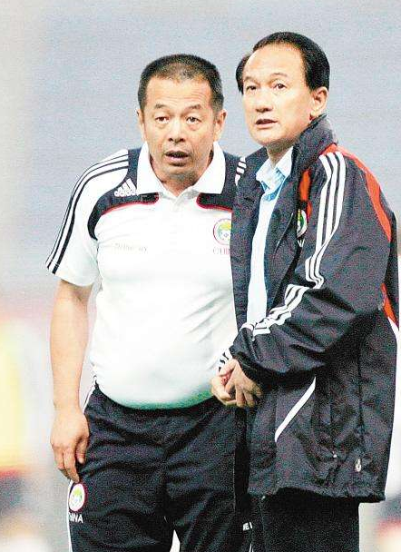 『中国足球』中国足球的“老鼠屎”！公开骂时任国足主帅，郑智都被迫礼