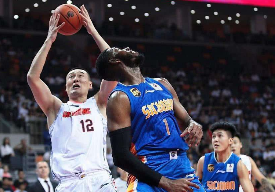 「朱芳雨」面对周琦砍20分10板！2米22小姚明终于爆发，朱芳雨后悔放走他吗