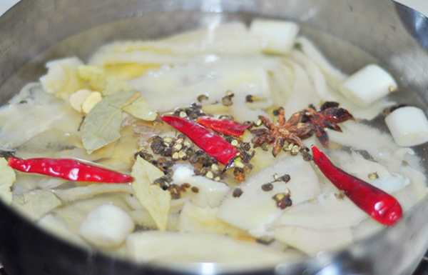 『肝脏』它是猪最贵的部分，一头猪就1斤，比牛羊滋补，孩子长身体要多吃