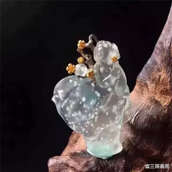 翡翠|赌石翡翠答疑——翠友提问：雪花棉翡翠该怎么挑选，棉点多就好吗？