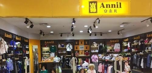 童装|中国“童装之王”惨败，曾登顶A股，却因太贵无人买，半年亏千亿