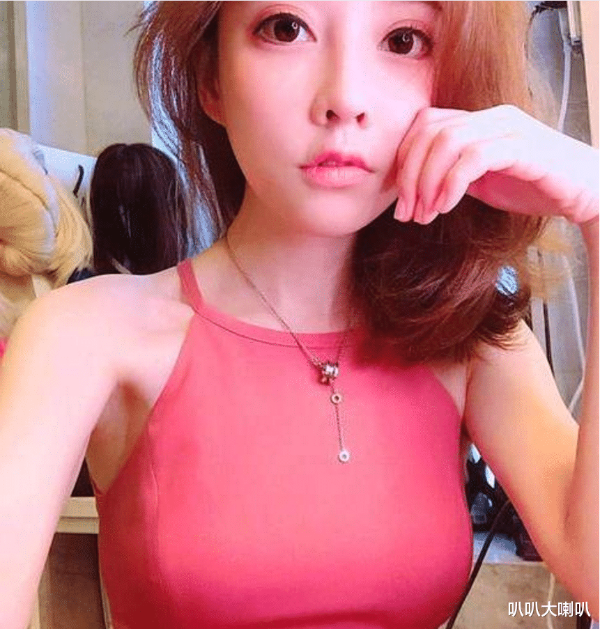 #冯提莫#曾摸冯提莫大腿20多次的男嘉宾,吓得她差点停录节目,如今怎样了?