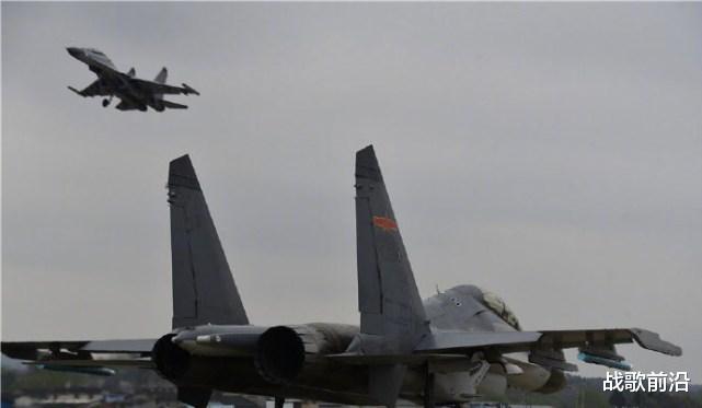 歼-10|歼10果断对美航母亮剑，白宫急令里根号后撤，俄：给全球上了一课