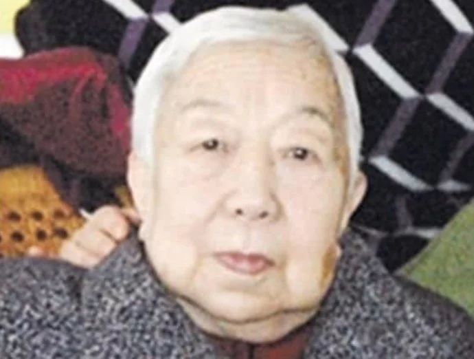 冯巩|63岁的冯巩不再低调母亲身份意外曝光，怪不得连续32年登春晚