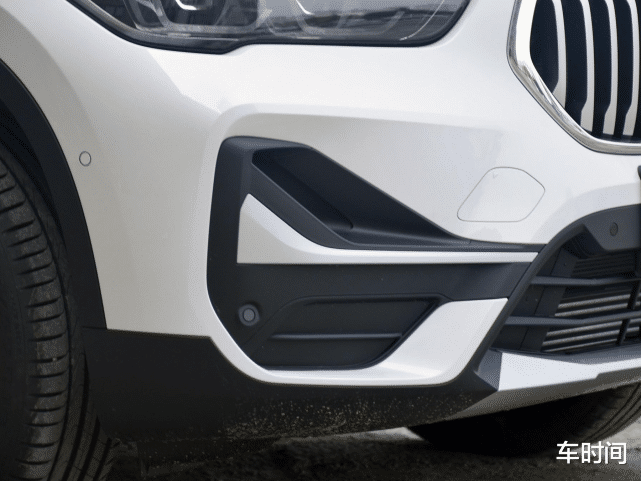 宝马X1|宝马终于低头了!狂跌6.8万,开出去比奥迪有面,后悔荣放买早