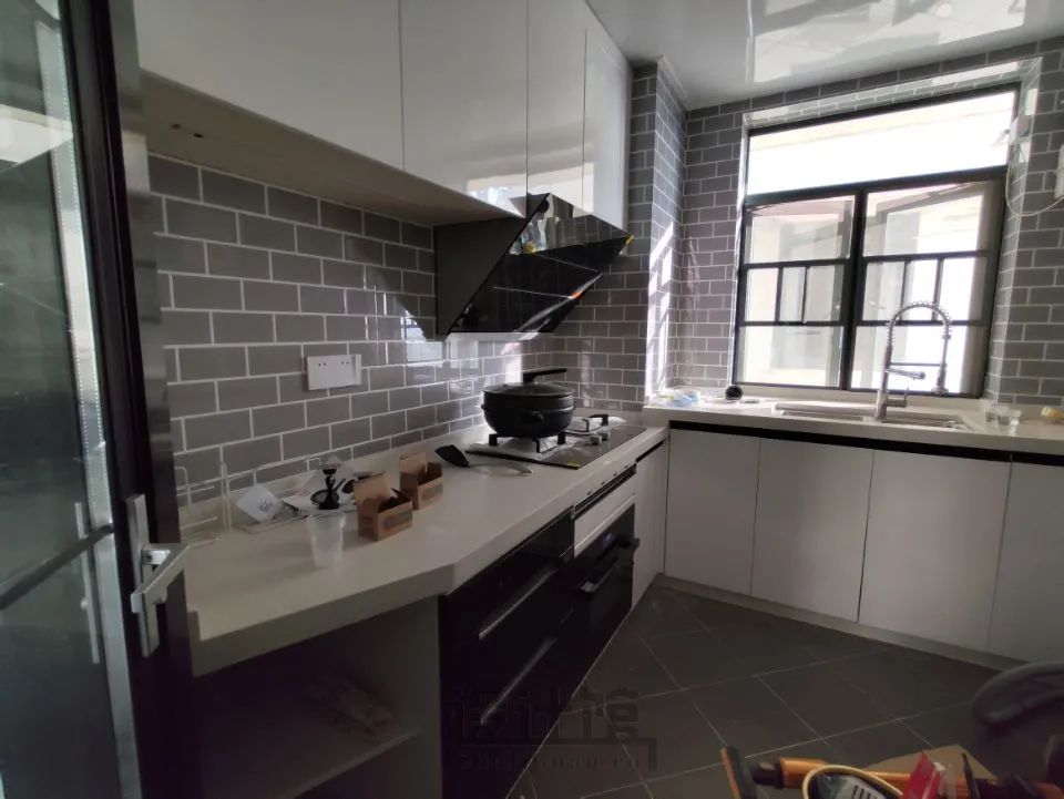 『』油烟机有必要包进橱柜里藏起来吗?