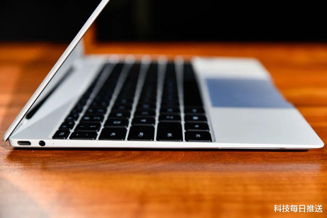 华为|1KG重量，A4纸大小的移动办公体验