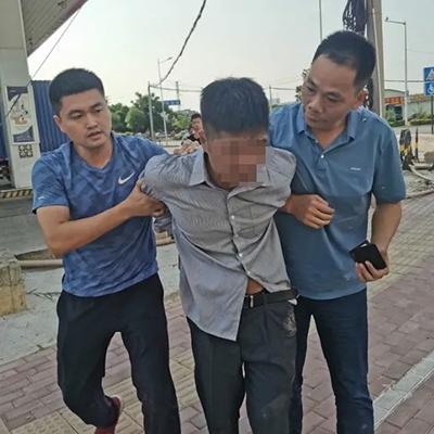 中国长安网|逃亡12年，因一句乡音露馅！杀害父亲女友的他，落网后第一句话就是……