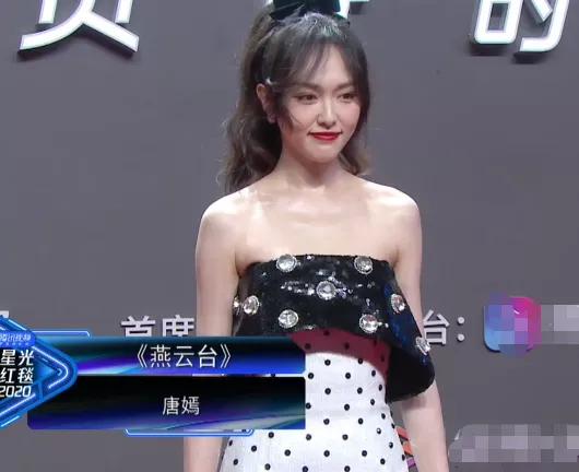 唐嫣|唐嫣产后首次公开亮相，瘦成纸片人状态不佳，跟罗晋同场不同框