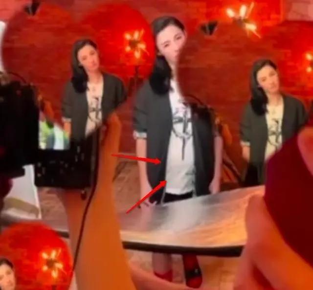 张柏芝|张柏芝疑似怀四胎,香港娱记曝谢霆锋是三胎生父,那第四胎呢?