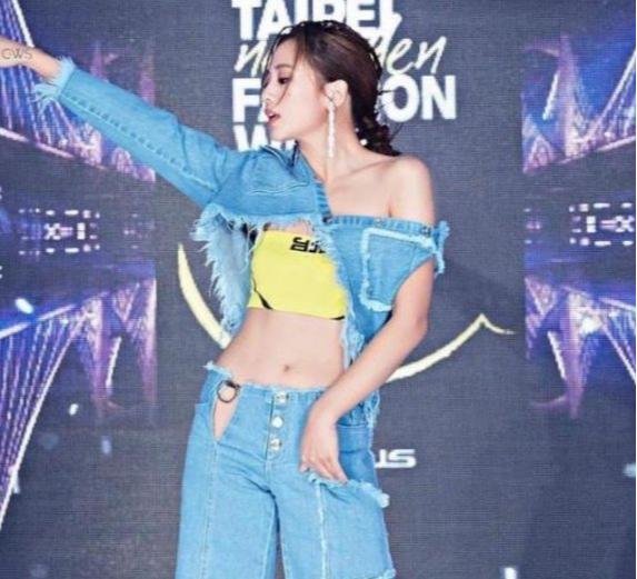 吴映洁|有种“整容”叫鬼鬼减肥成功，撞脸张靓颖，成功演绎阔腿牛仔裤