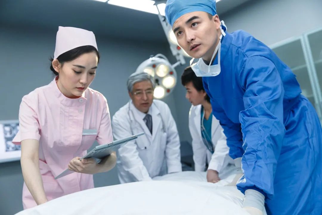 医生|男子咳嗽半个月，竟咳出饭粒，确诊癌症晚期！医生：这两东西都不能再碰