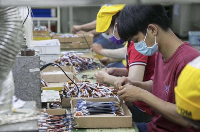 |中国3亿人找工作难，而50%企业招工难，是人口过剩还是欲望过盛？