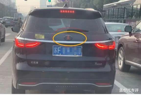 比亚迪:江苏一辆比亚迪,因车标多了一个字,保时捷看后都要踩刹车