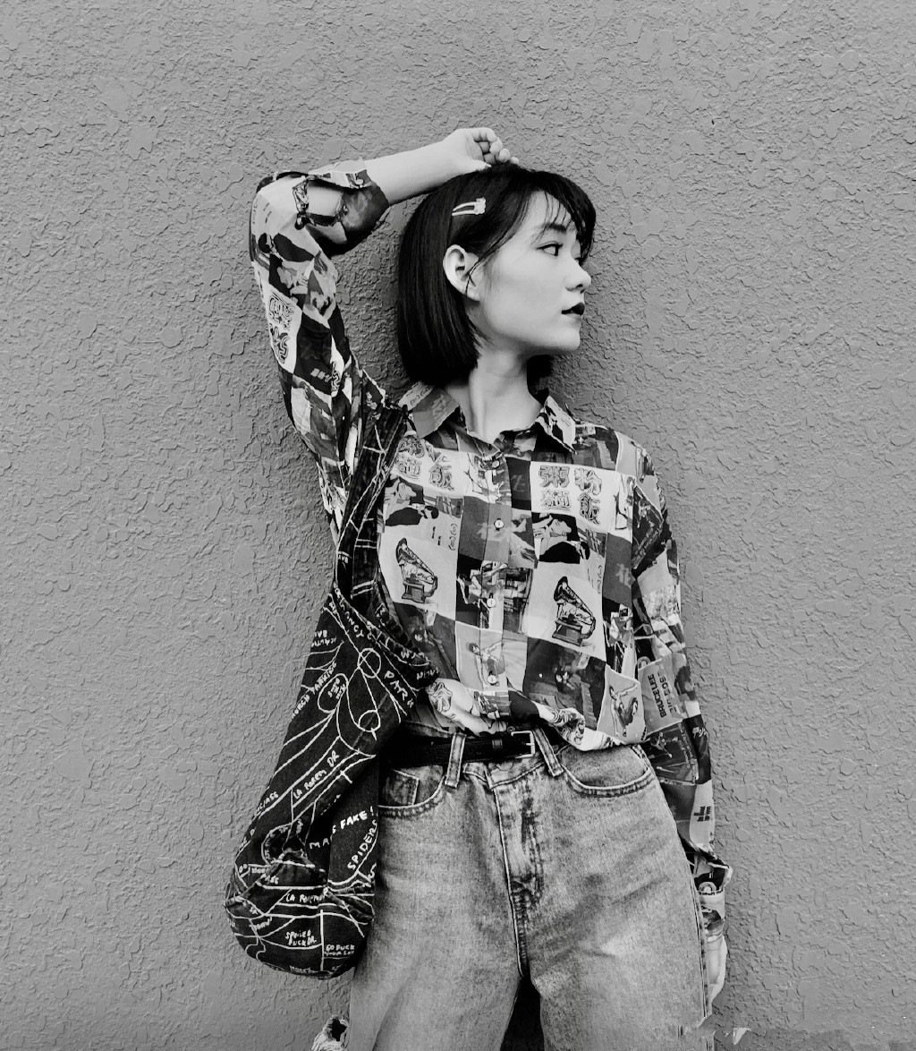 段奥娟：“减肥模板”段奥娟上线了，穿黑色小背心露蛮腰，短发少女又可爱