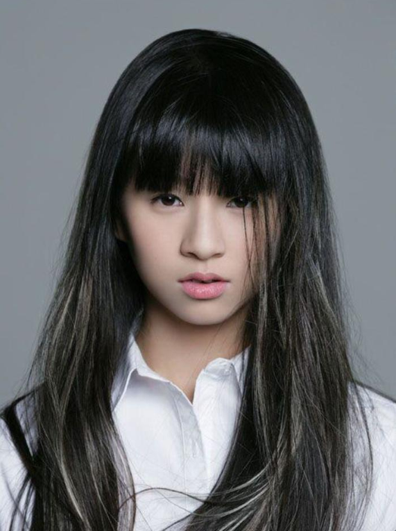 小彩旗|小彩旗：春晚一夜成名，因叛逆被杨丽萍放弃培养，21岁胖成大妈