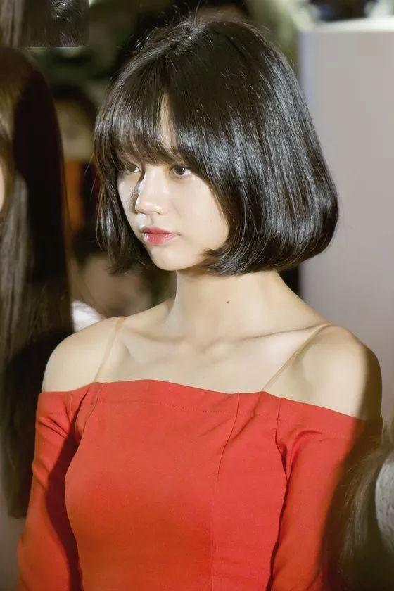 [发型]脸上有这5个特征的女生，千万别留恋“黑长直”，短发才更合适你