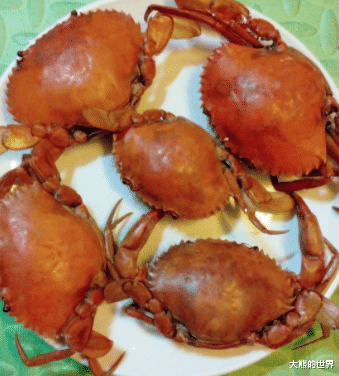 「螃蟹」蒸螃蟹时，直接上锅蒸就错了，多加“1步”，螃蟹不流黄，不掉腿