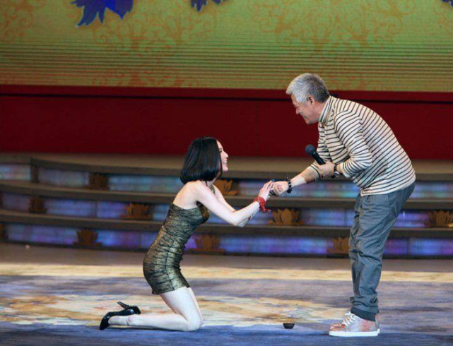 『赵本山』曾4次登台春晚, 赵本山嫌她太好看不让她出演, 如今34岁享誉国际