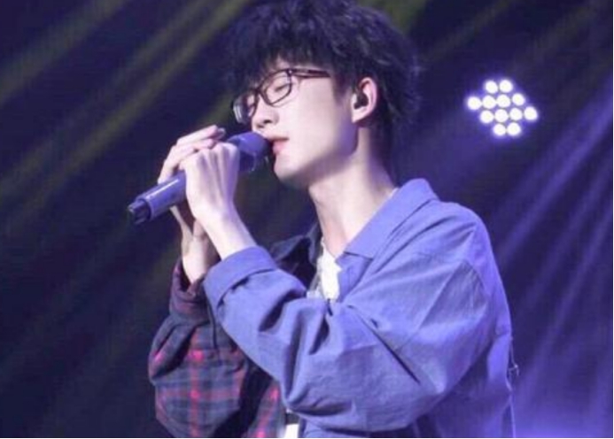 演唱会▲“唯一”不混娱乐圈的男歌手，从不宣传演唱会，却场场一票难求