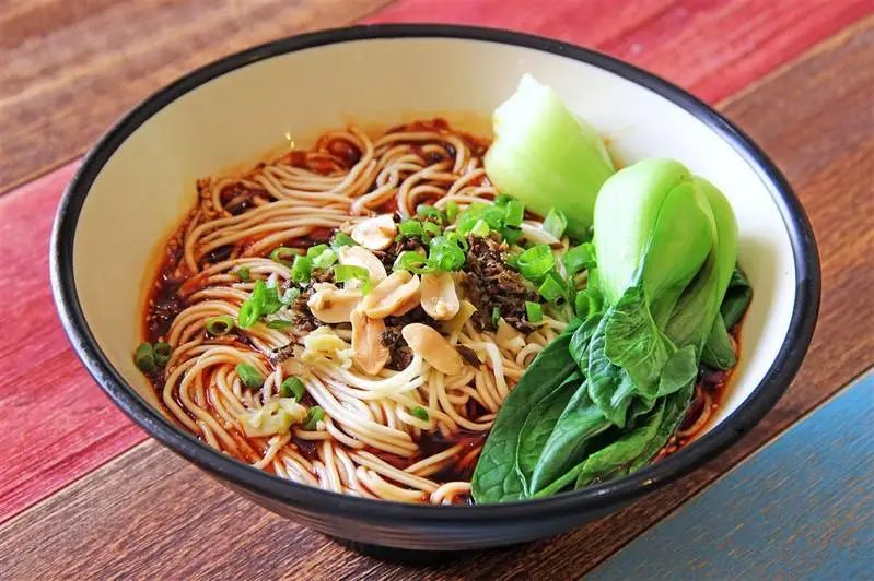 【】我国最好吃的7碗面，3碗在南方，3碗在北方，网友：那另一碗呢