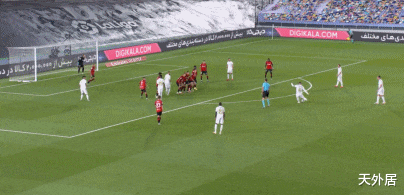 「皇家马德里」2-0！皇马再回榜首，拉莫斯上演C罗庆祝动作，神童对决日本人输了