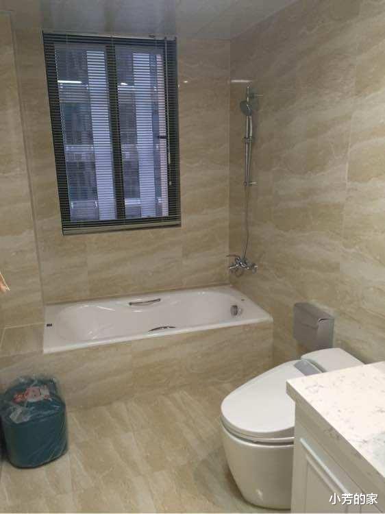 『』装修没少花钱，结果被喷是暴发户，只因她家卧室装了个大吊顶！