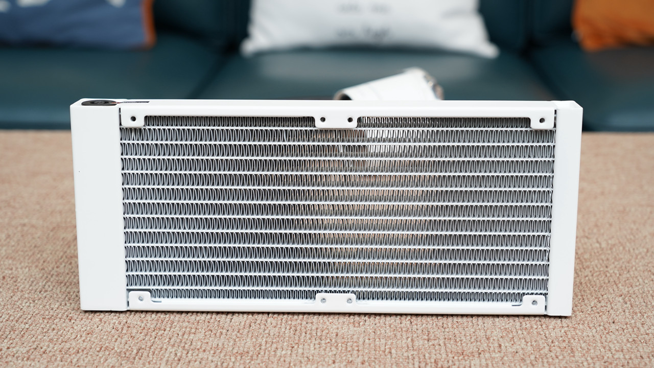 |光污染终有审美疲劳时，打造一台与众不同的高颜值、高性能电脑主机